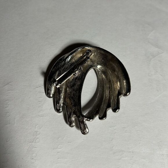 Vintage Faux Silver brooch. - Picture 2 of 4